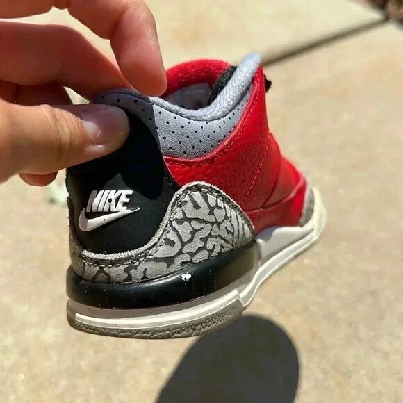 Nike Jordan Retro 3 SE Fire Red Toddler Sneakers - Picture 12 of 14